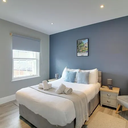 Cosy 2br Penthouse, Sofa Bed, Parking, Flat 2 Long Apartment *