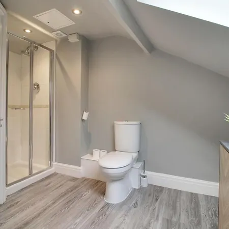 Apartment Cosy 2br Penthouse, Sofa Bed, Parking, Flat 2 Long