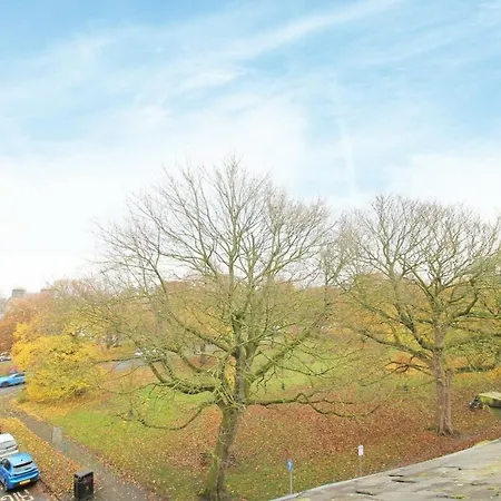 Cosy 2br Penthouse, Sofa Bed, Parking, Flat 2 Long