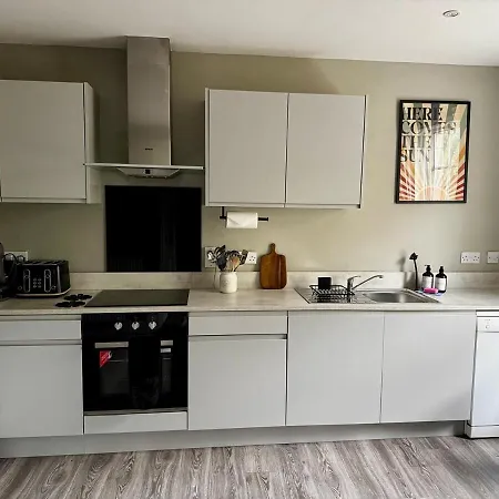 Cosy 2br Penthouse, Sofa Bed, Parking, Flat 2 Long Apartment