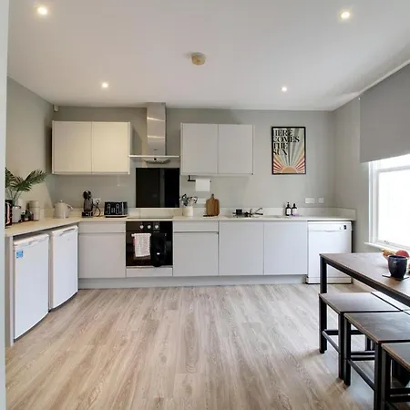Apartment Cosy 2br Penthouse, Sofa Bed, Parking, Flat 2 Long *