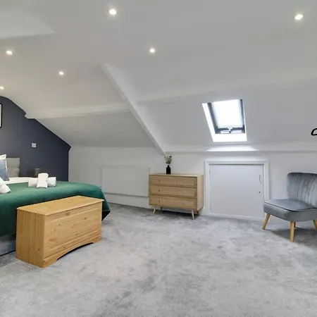 Apartment Cosy 2br Penthouse, Sofa Bed, Parking, Flat 2 Long *